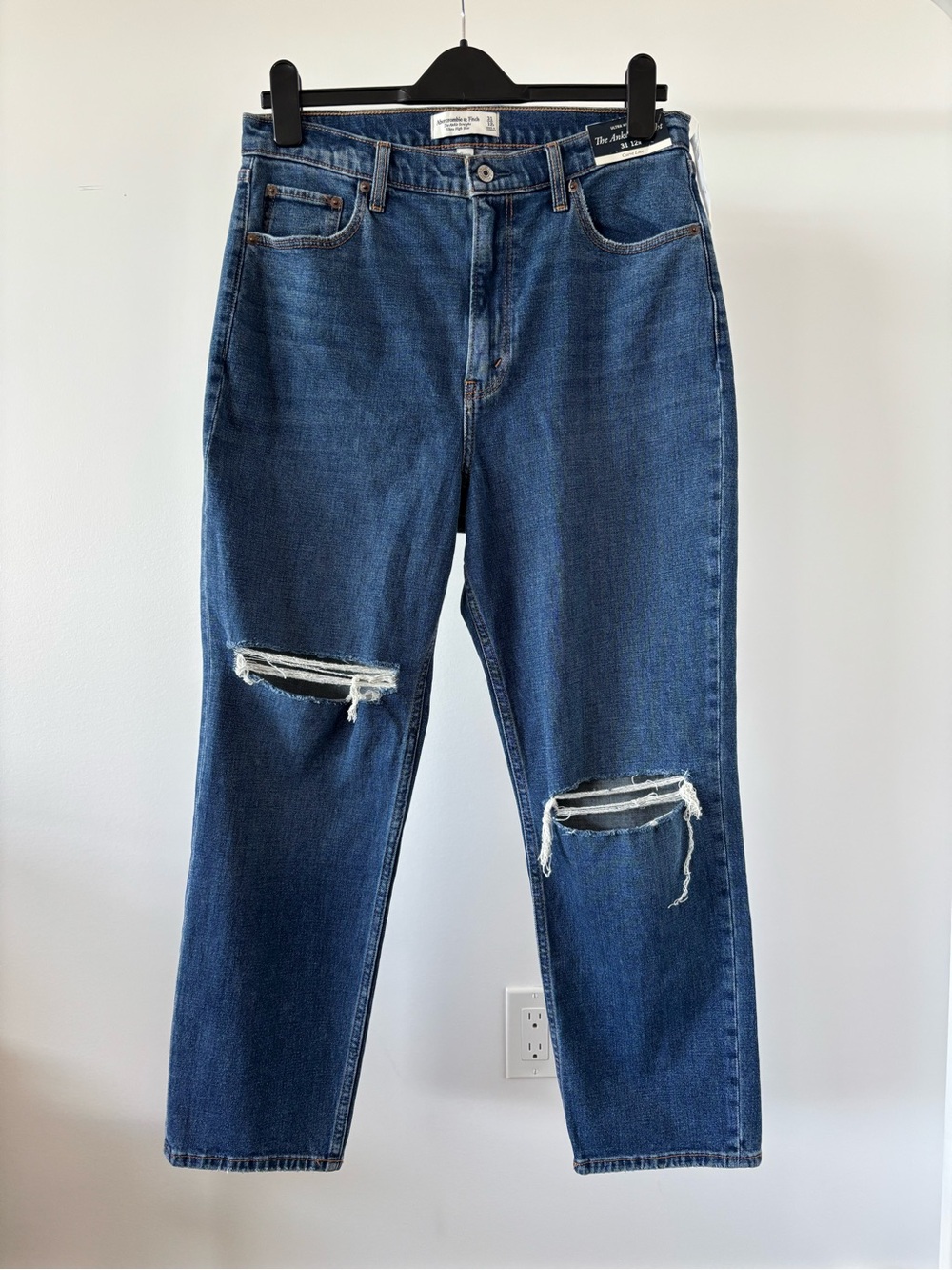 | NWT | Abercrombie & Fitch | Curve Love Ultra High Rise Ankle Straight Jeans